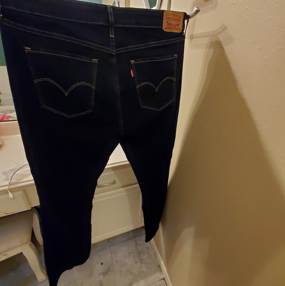 Levis - Picture 1 of 2